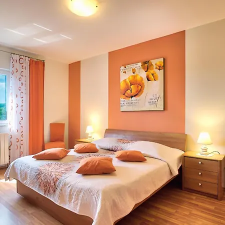 3 Bedroom In Labin *