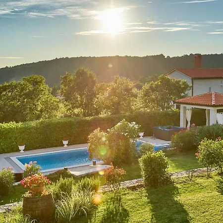 3 Bedroom In Labin Holiday home Labin (Istria)
