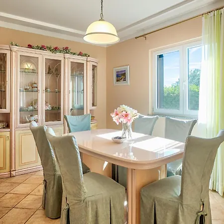 3 Bedroom In Labin Holiday home *