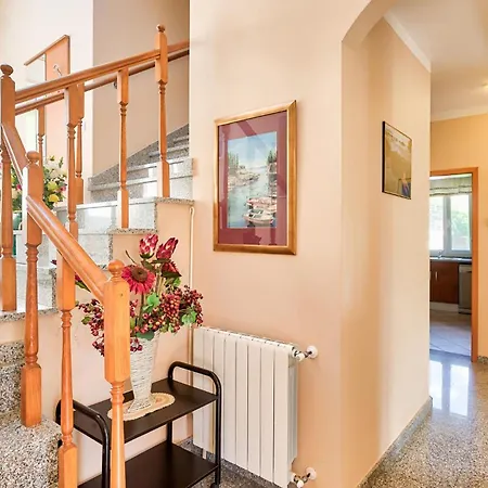 3 Bedroom In Labin *
