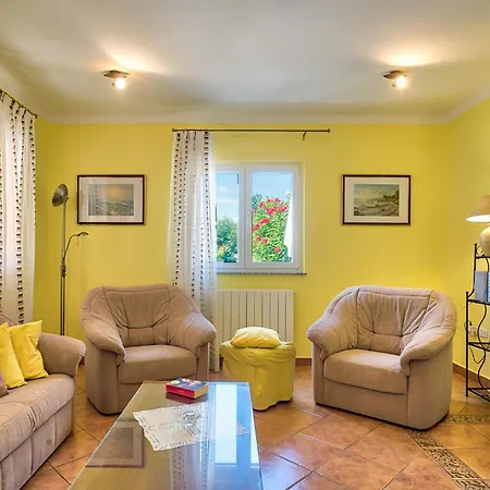 3 Bedroom In Labin *