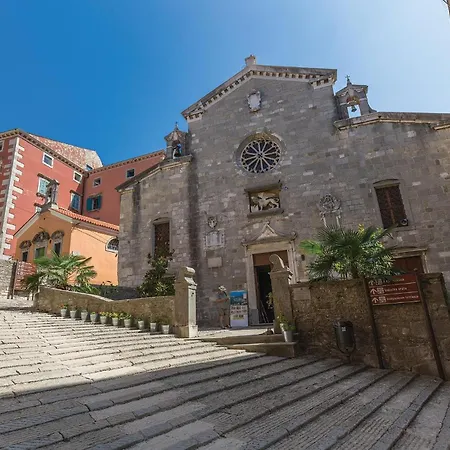 3 Bedroom In Labin *