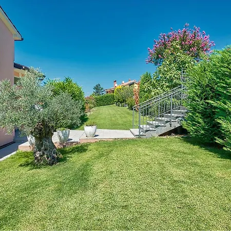 3 Bedroom In Labin Holiday home *
